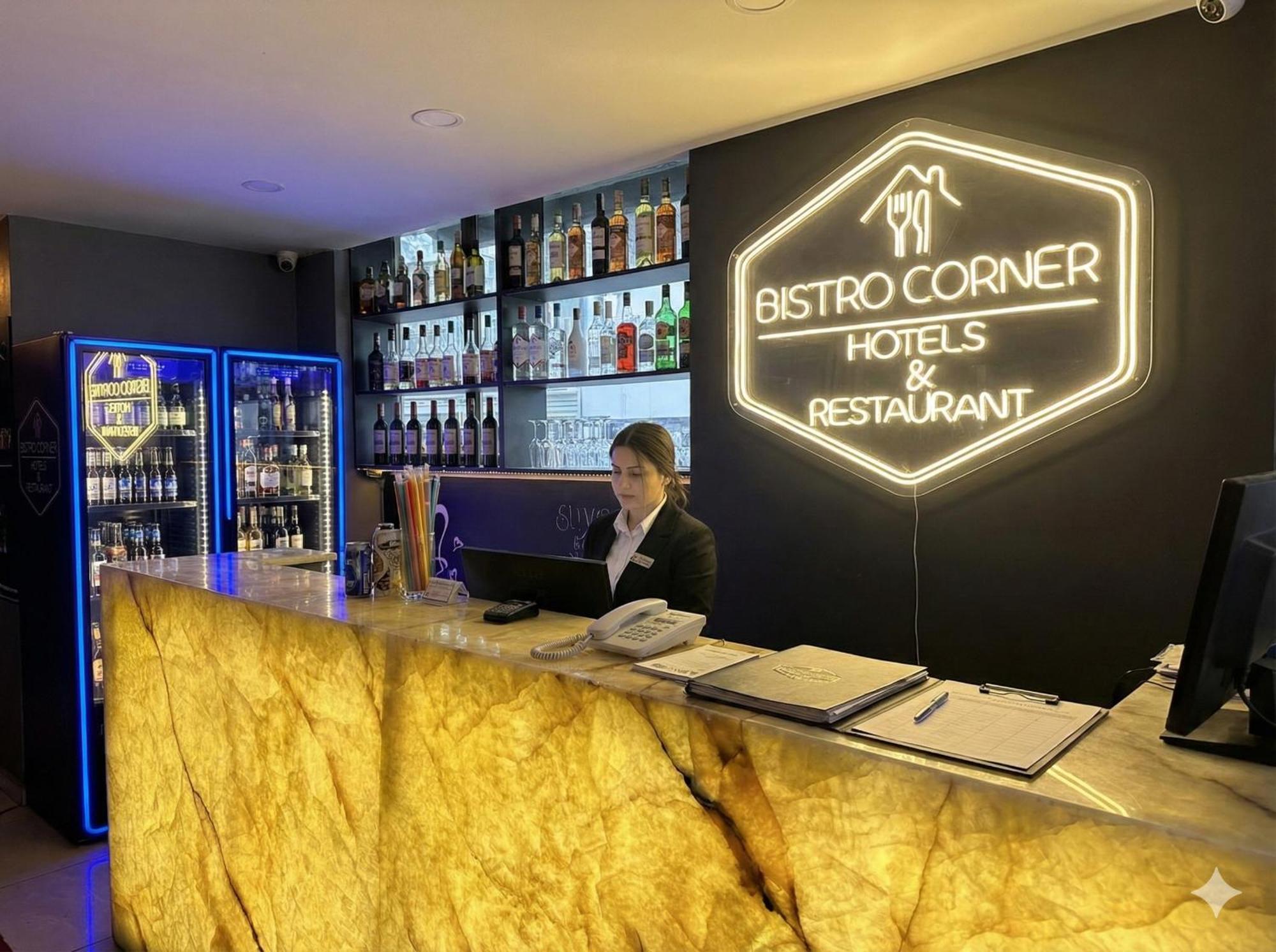 B Corner Hotel Bistro — Photos 1